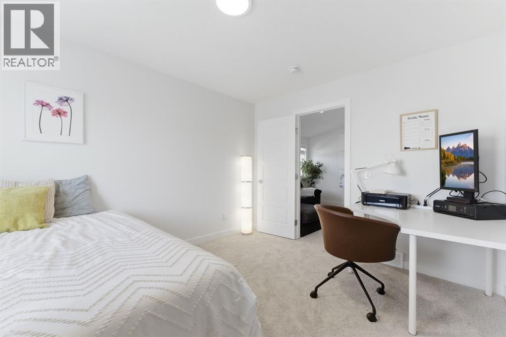 936 Langholm Drive SE — photo 32