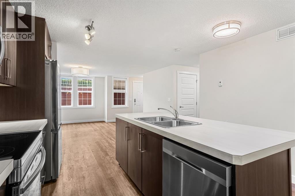 517 Mckenzie Towne Close SE — photo 4