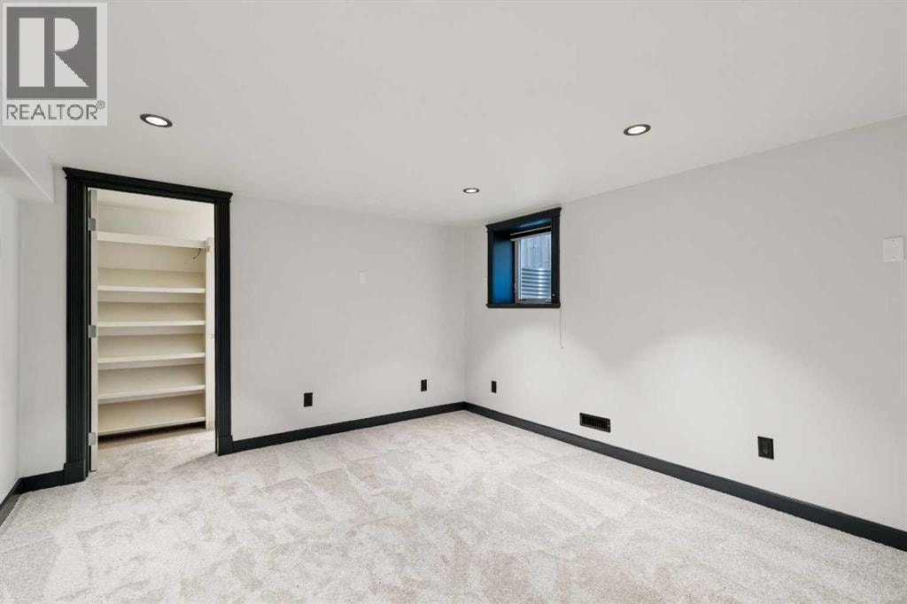 2136 26 Avenue SW — photo 25