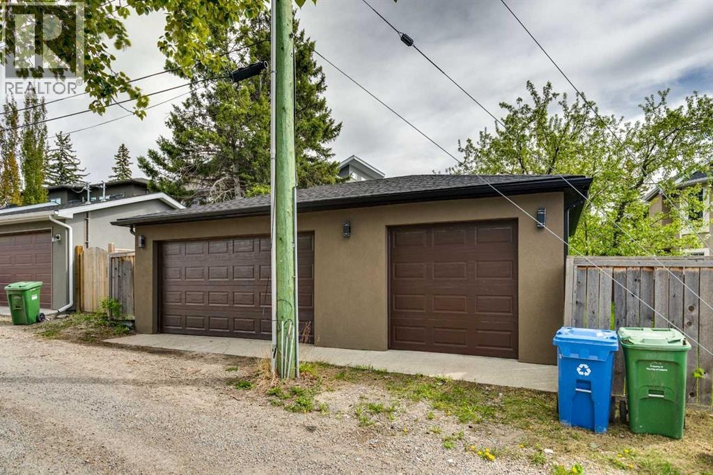 2136 26 Avenue SW — photo 35