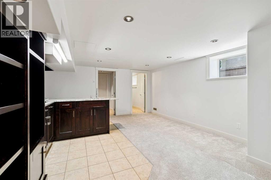 2136 26 Avenue SW — photo 21
