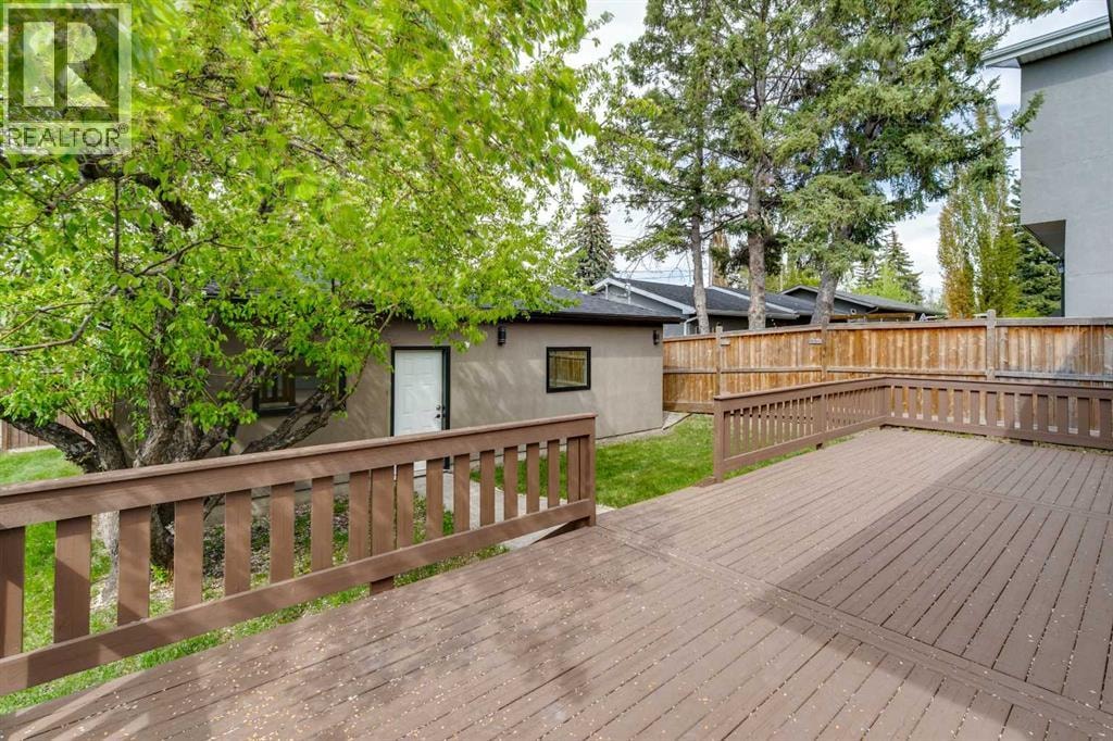 2136 26 Avenue SW — photo 33