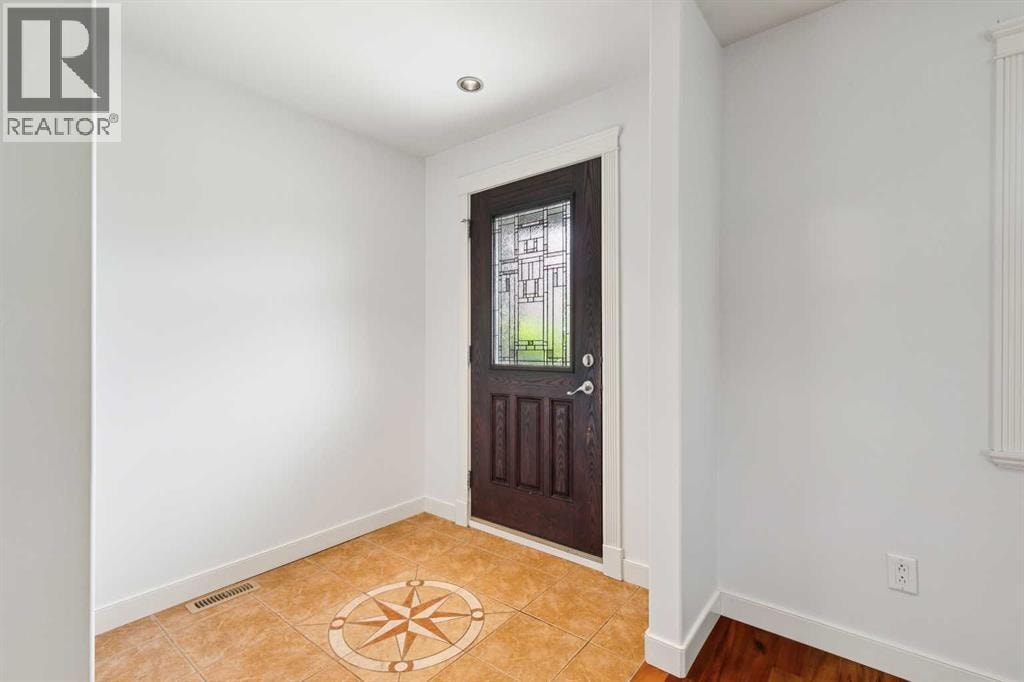 2136 26 Avenue SW — photo 3