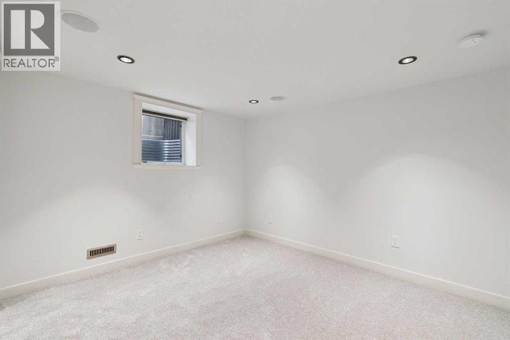 2136 26 Avenue SW — photo 22