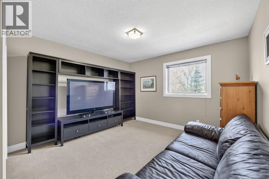 222 Diamond Drive SE — photo 32