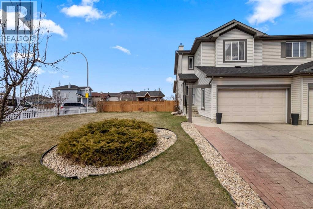 10 Taralea Bay NE — photo 1