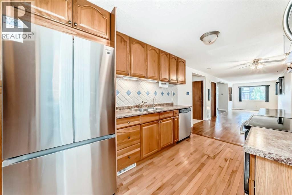 334 3 Avenue NE — photo 13
