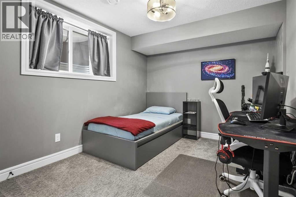 144 Silverado Skies Manor SW — photo 36