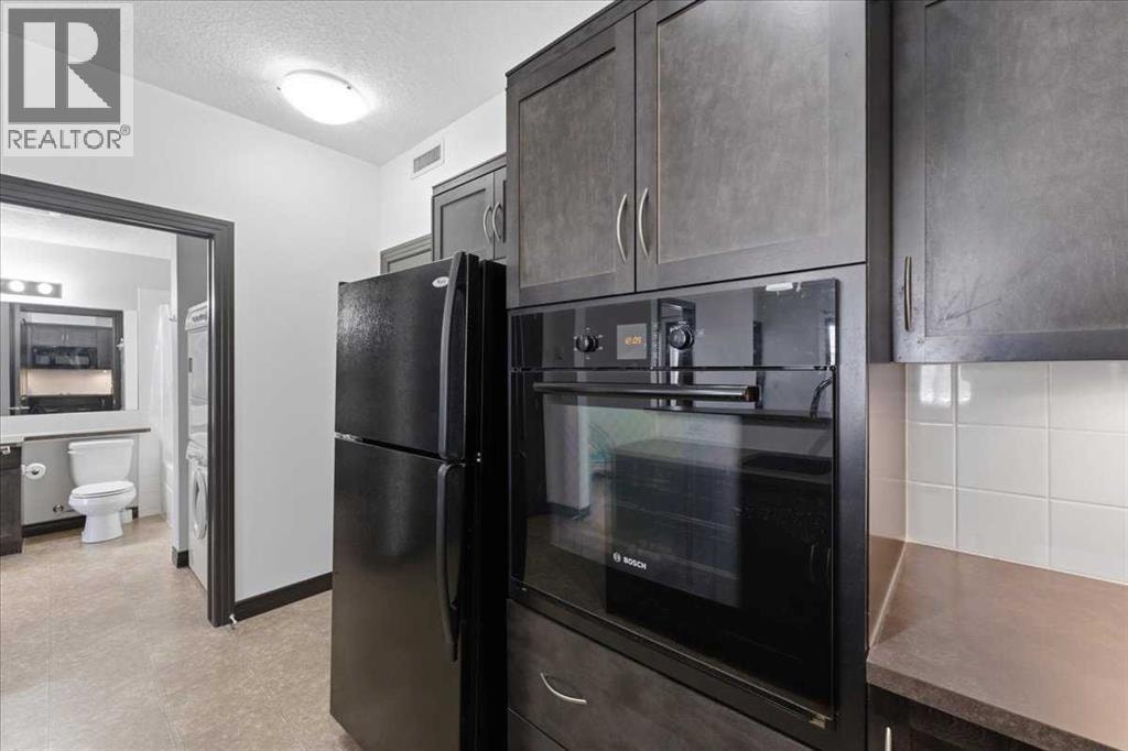 242, 30 Royal Oak Plaza NW — photo 30