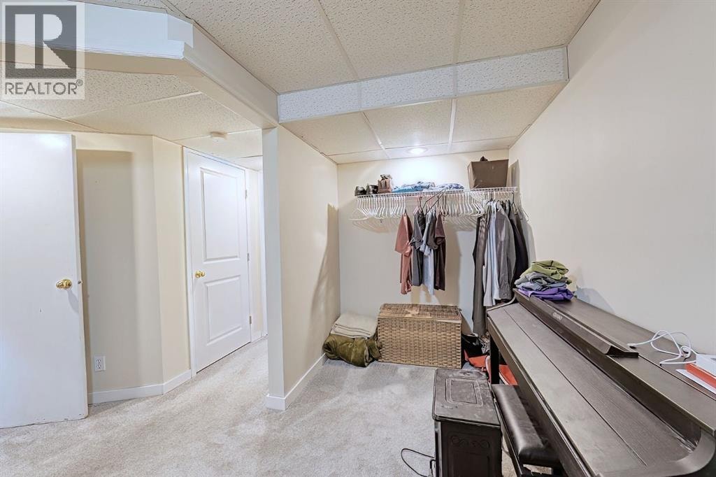 70 Elizabeth Way SE — photo 32