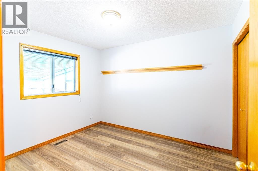 70 Elizabeth Way SE — photo 3