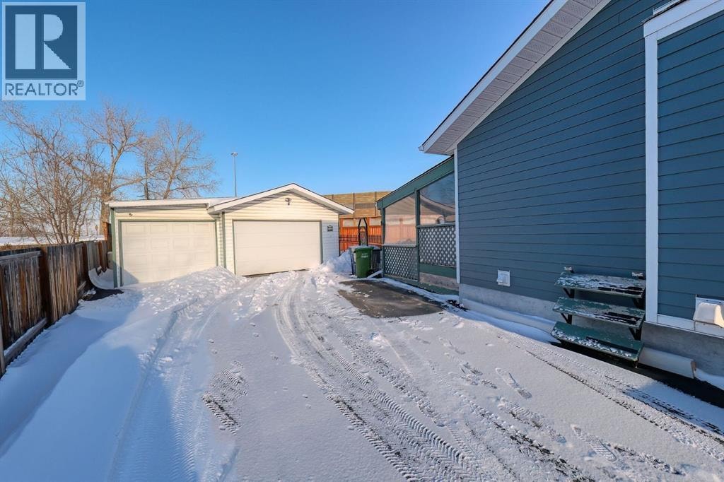 70 Elizabeth Way SE — photo 43
