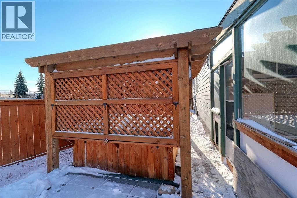 70 Elizabeth Way SE — photo 39
