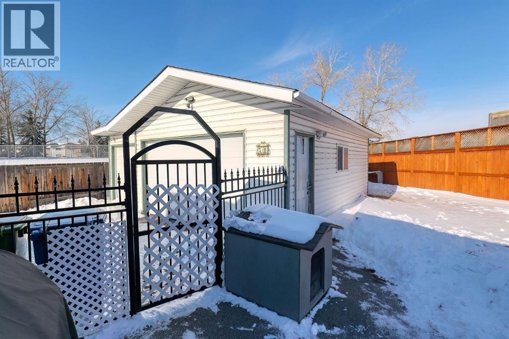 70 Elizabeth Way SE — photo 38
