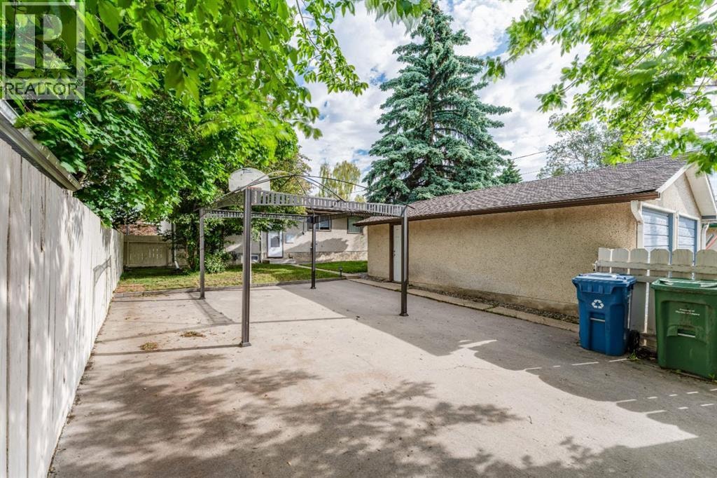 7511 Huntridge Crescent NE — photo 37