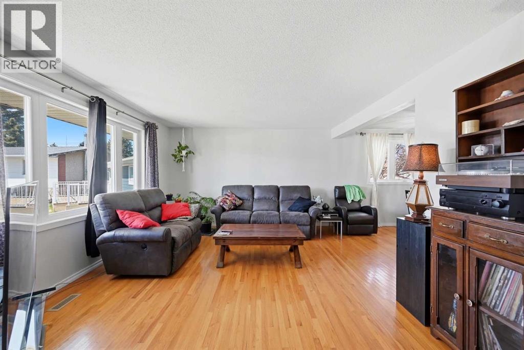 1012 Riddell Place SE — photo 8