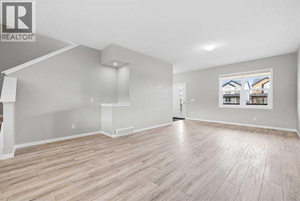 831 Wolf Willow Boulevard SE — photo 4