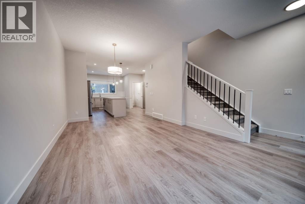 81 Royal Elm Green NW — photo 11