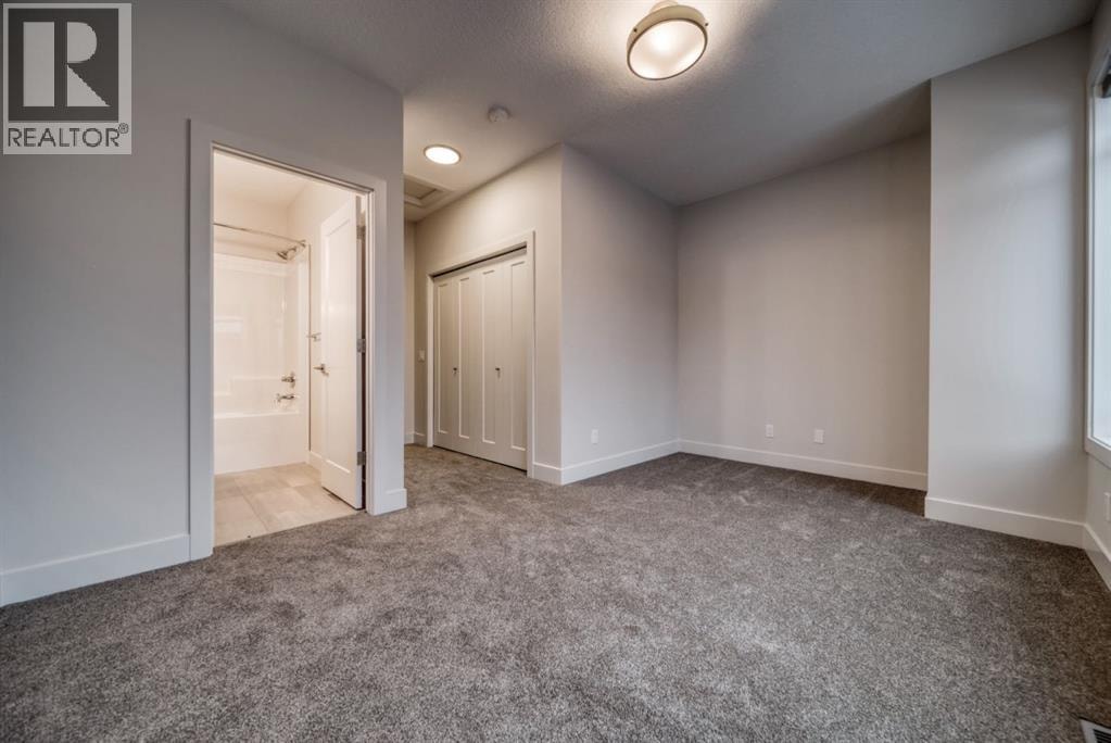 81 Royal Elm Green NW — photo 14