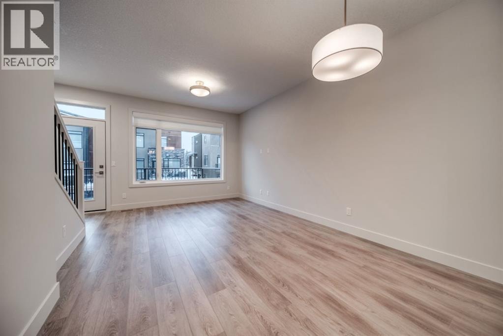 81 Royal Elm Green NW — photo 10