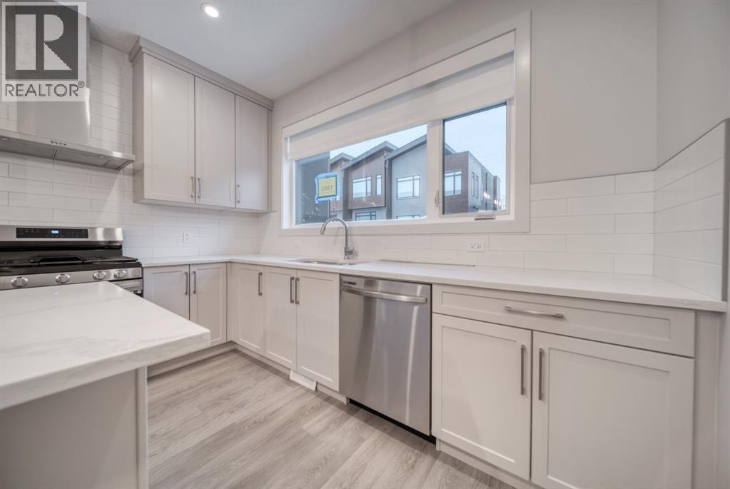 81 Royal Elm Green NW — photo 8