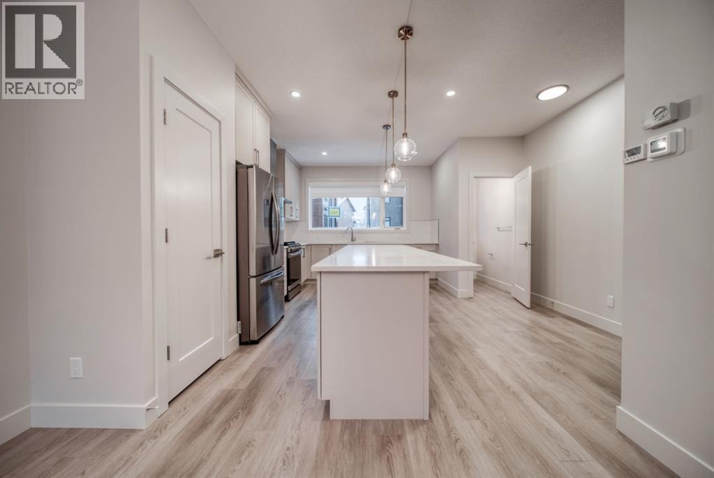 81 Royal Elm Green NW — photo 9