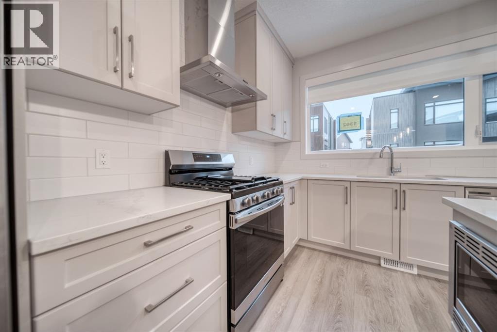81 Royal Elm Green NW — photo 7