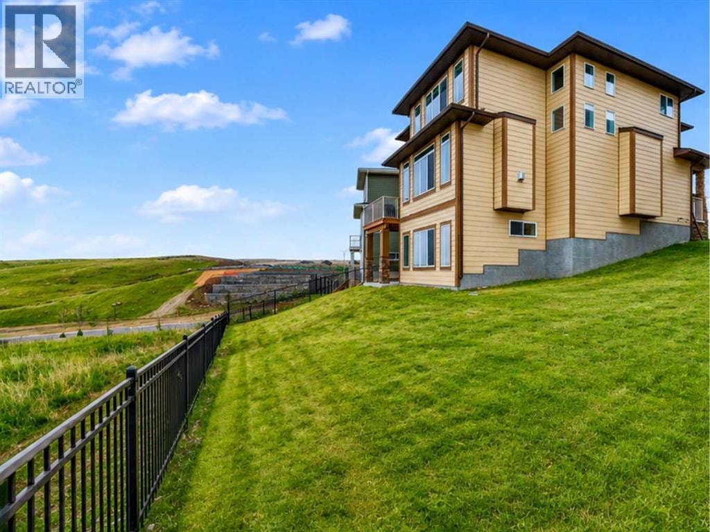 30 Evansborough View NW — photo 3