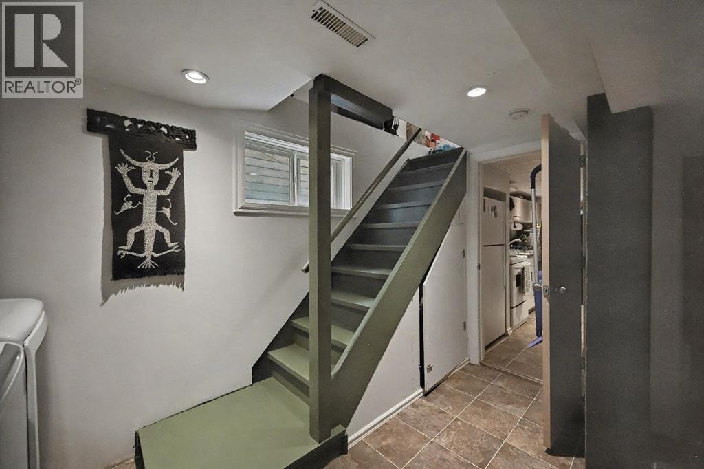 223 2 Avenue NE — photo 32