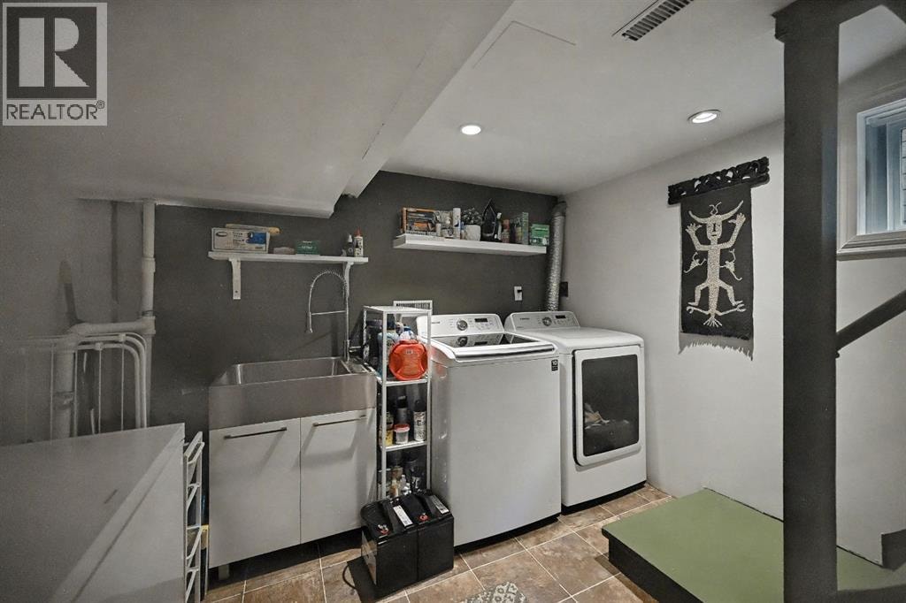 223 2 Avenue NE — photo 33