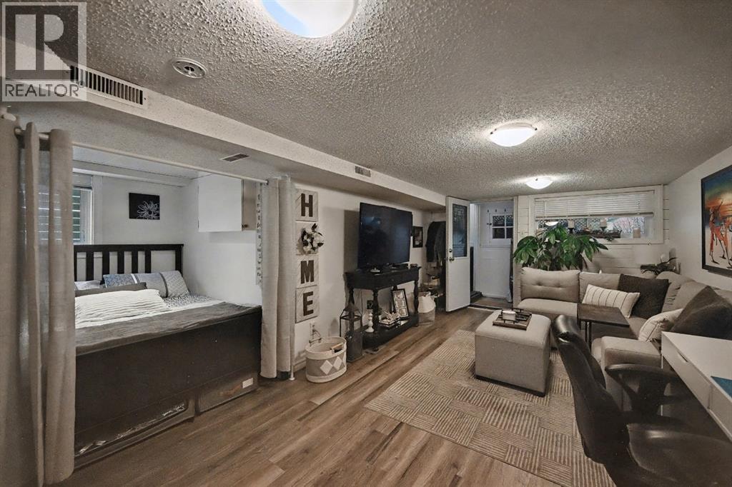 223 2 Avenue NE — photo 40