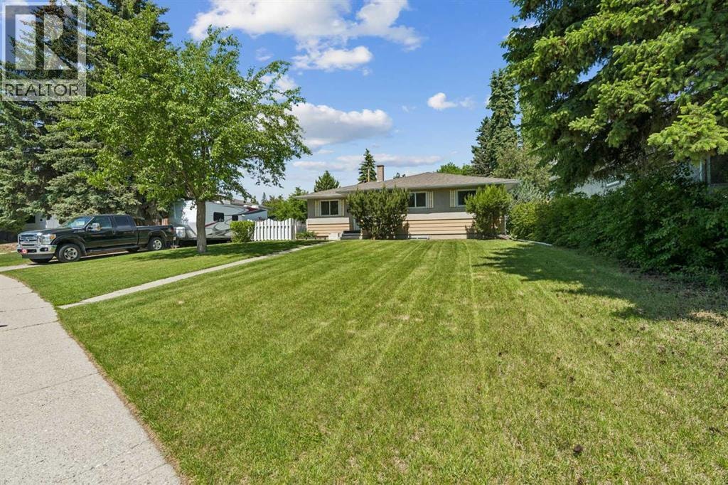1306 87 Avenue SW — photo 2