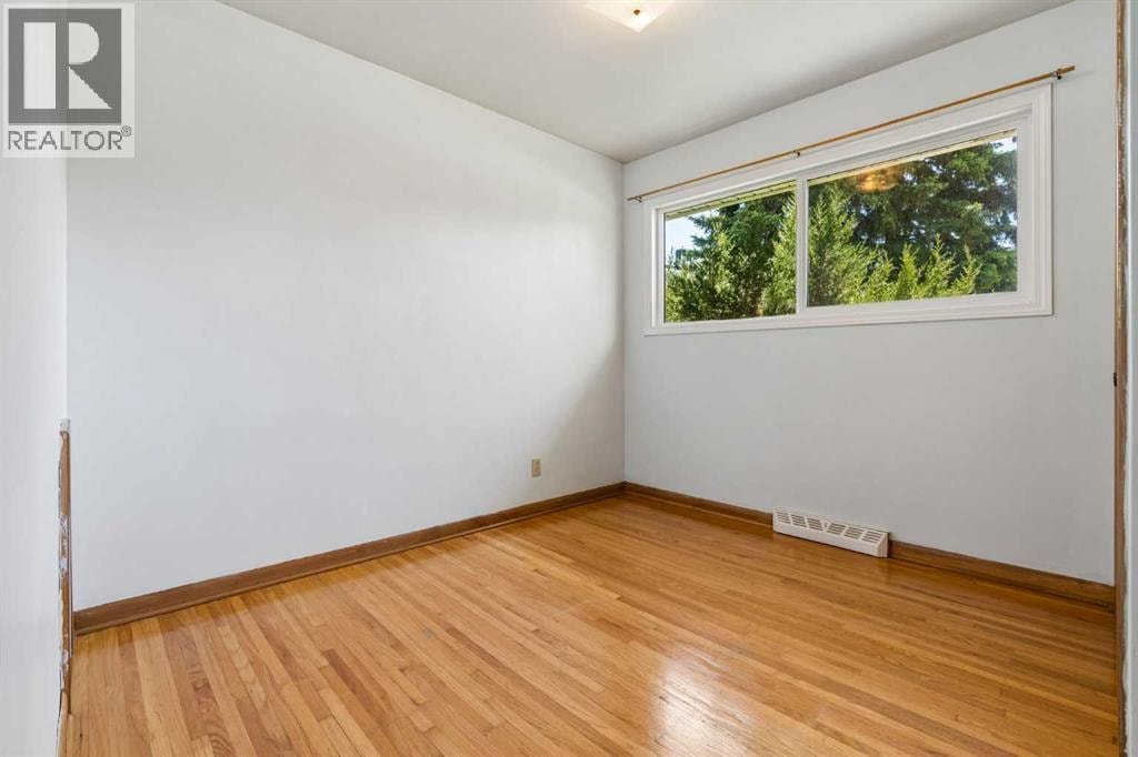 1306 87 Avenue SW — photo 21