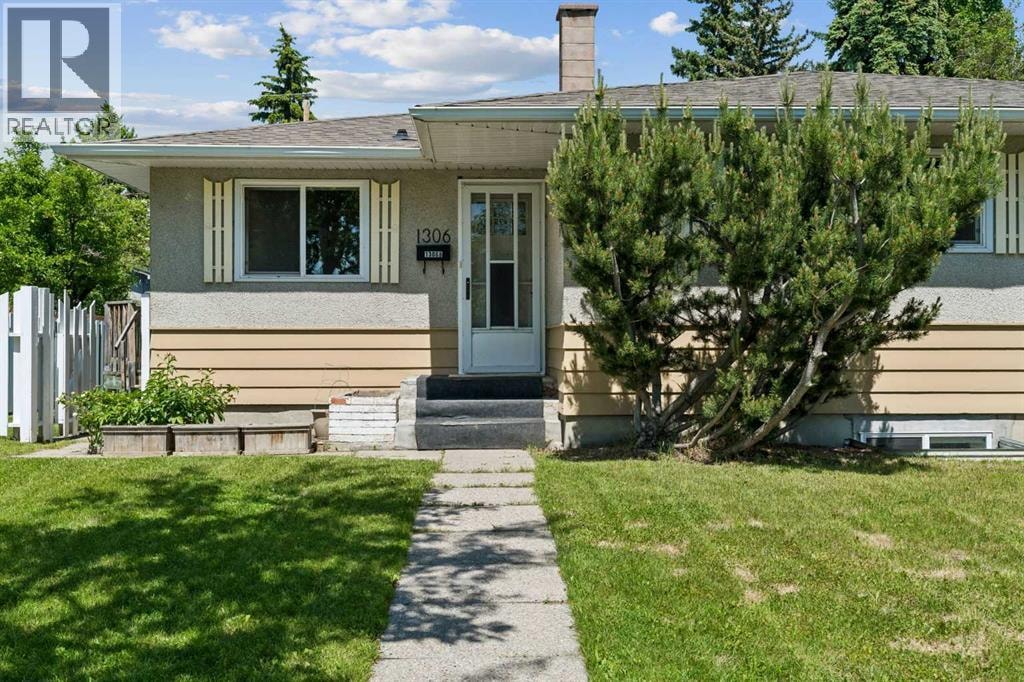 1306 87 Avenue SW — photo 4