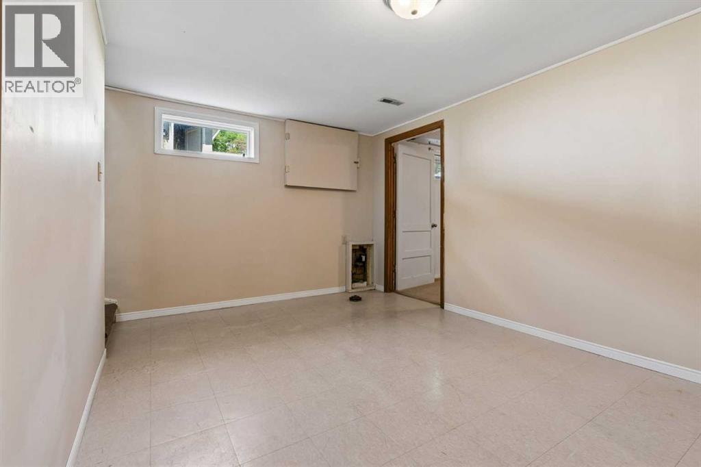 1306 87 Avenue SW — photo 27