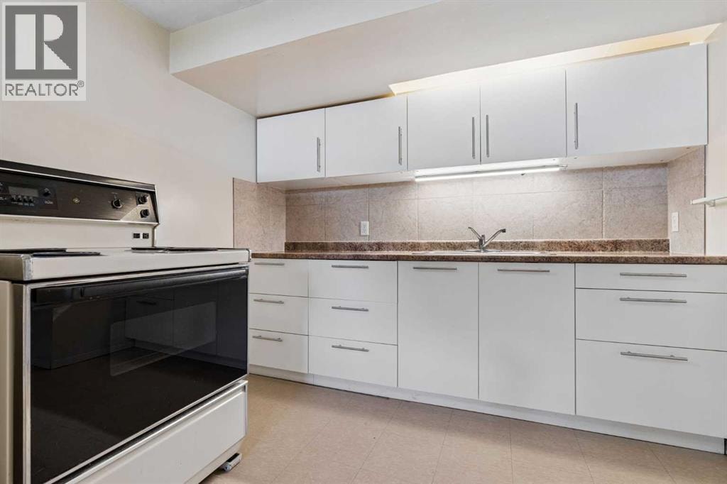1306 87 Avenue SW — photo 36