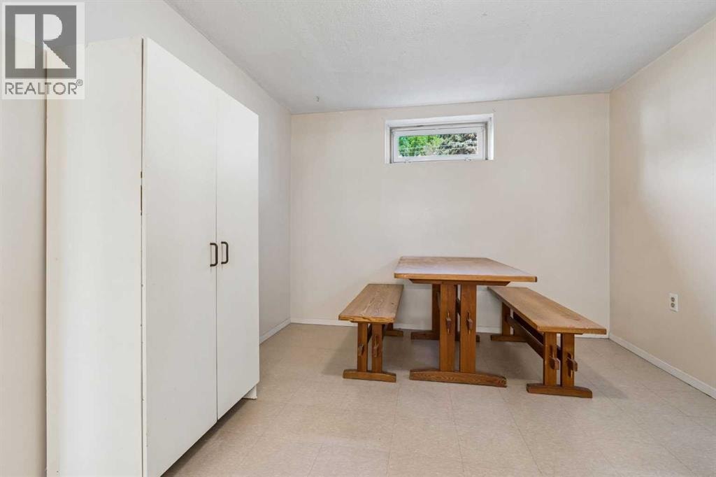 1306 87 Avenue SW — photo 37