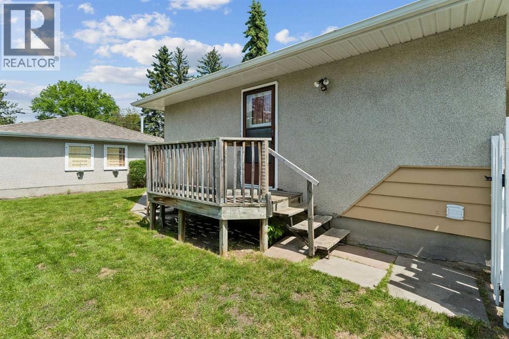 1306 87 Avenue SW — photo 39