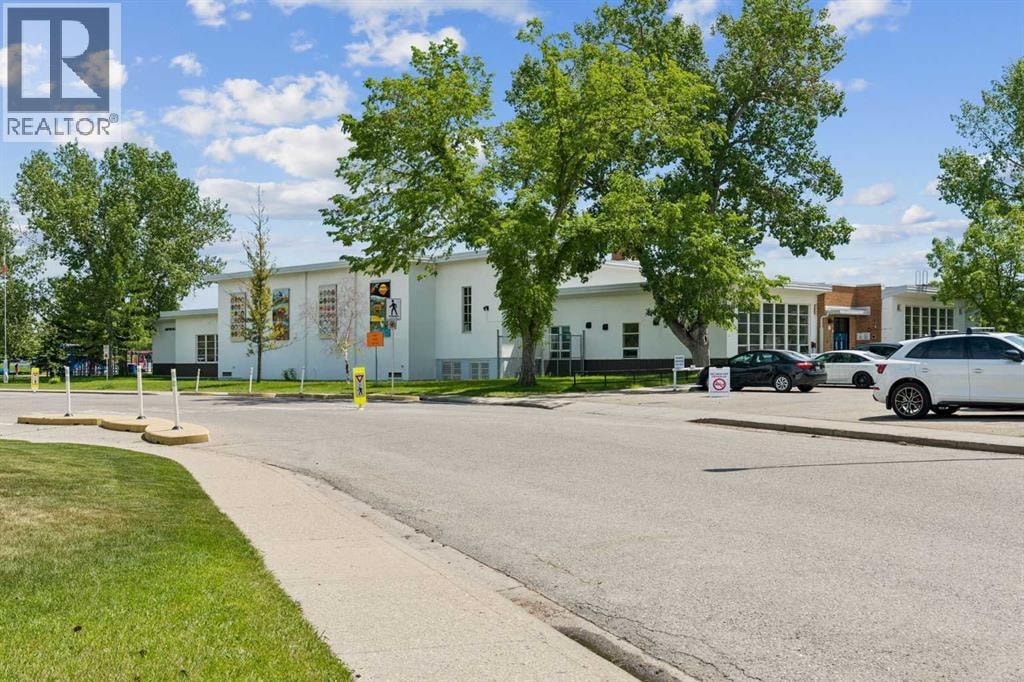 1306 87 Avenue SW — photo 47