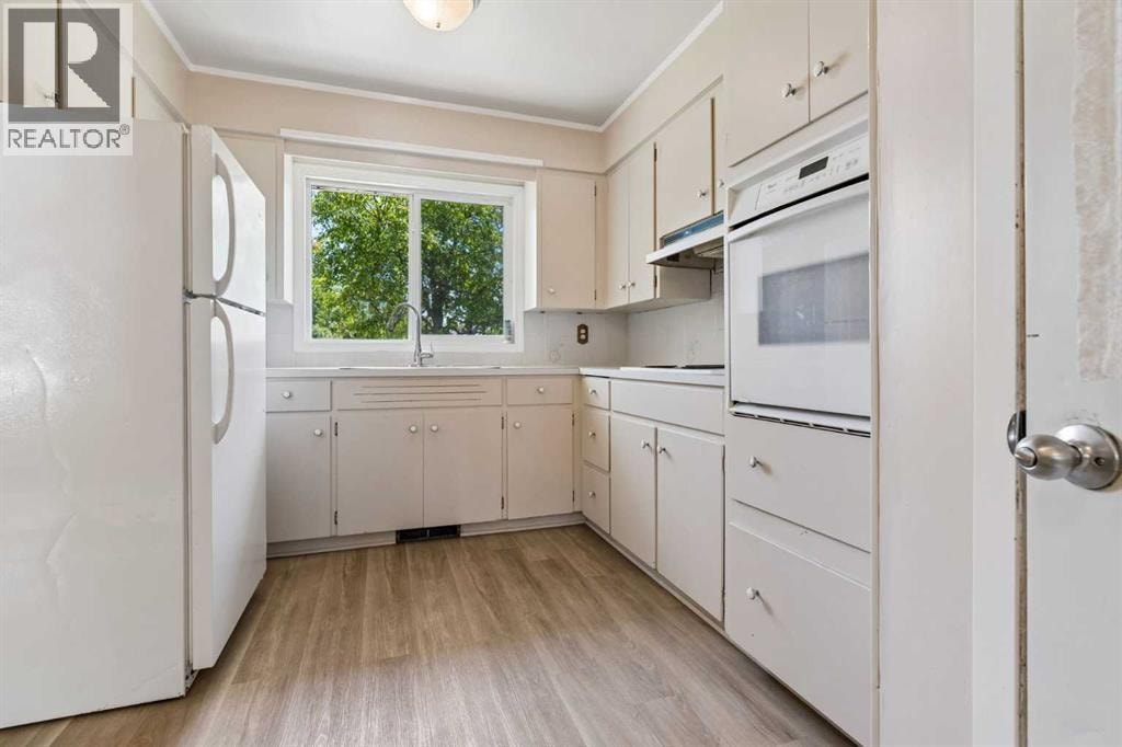 1306 87 Avenue SW — photo 7