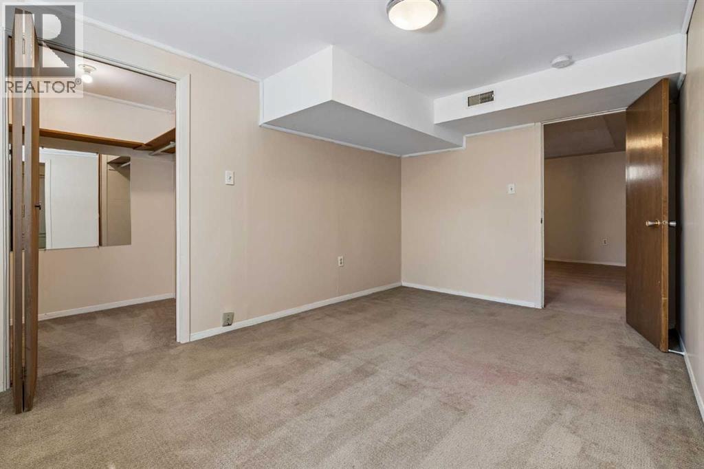 1306 87 Avenue SW — photo 31