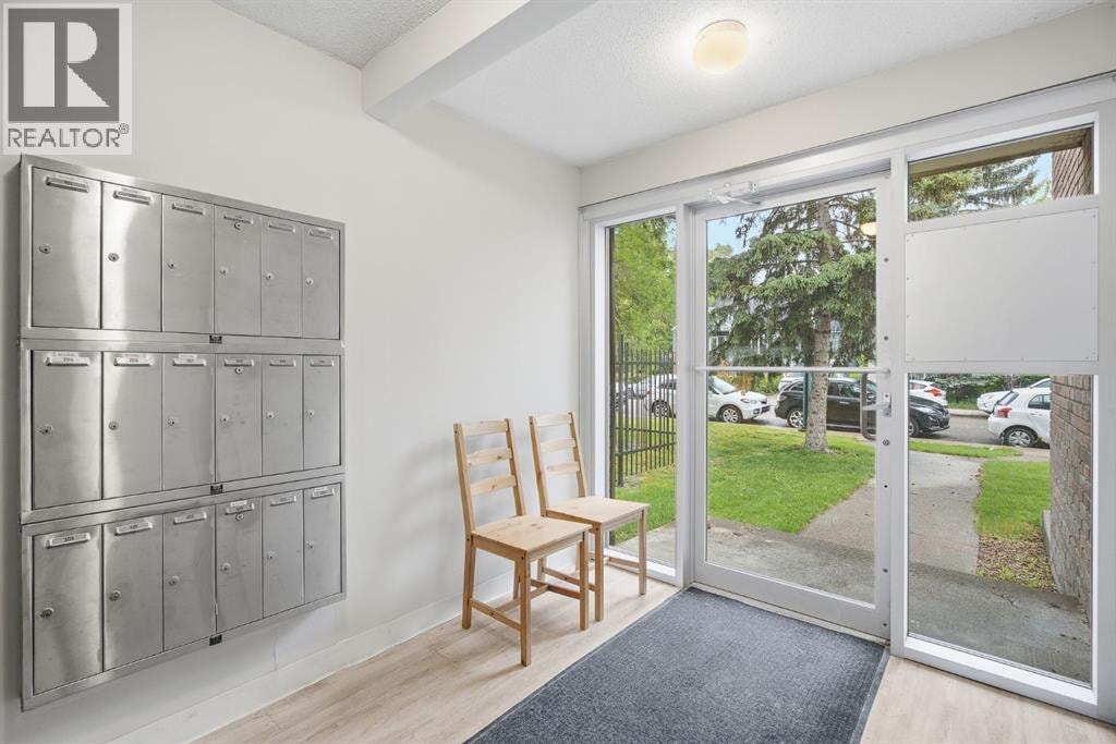 1405 17 Avenue NW — photo 11