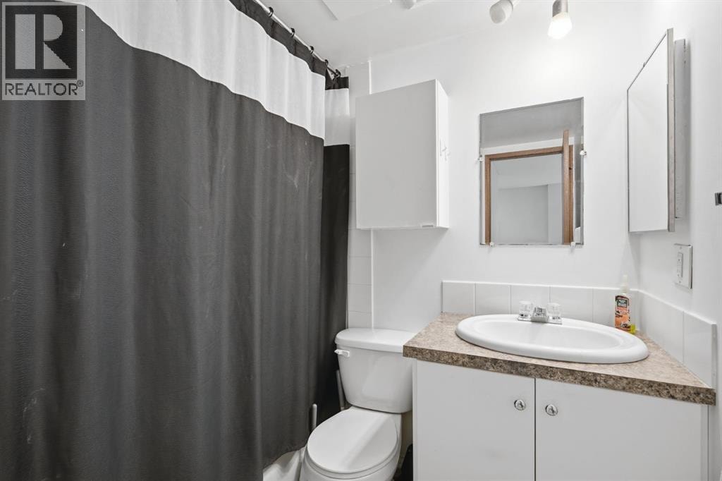 1405 17 Avenue NW — photo 38