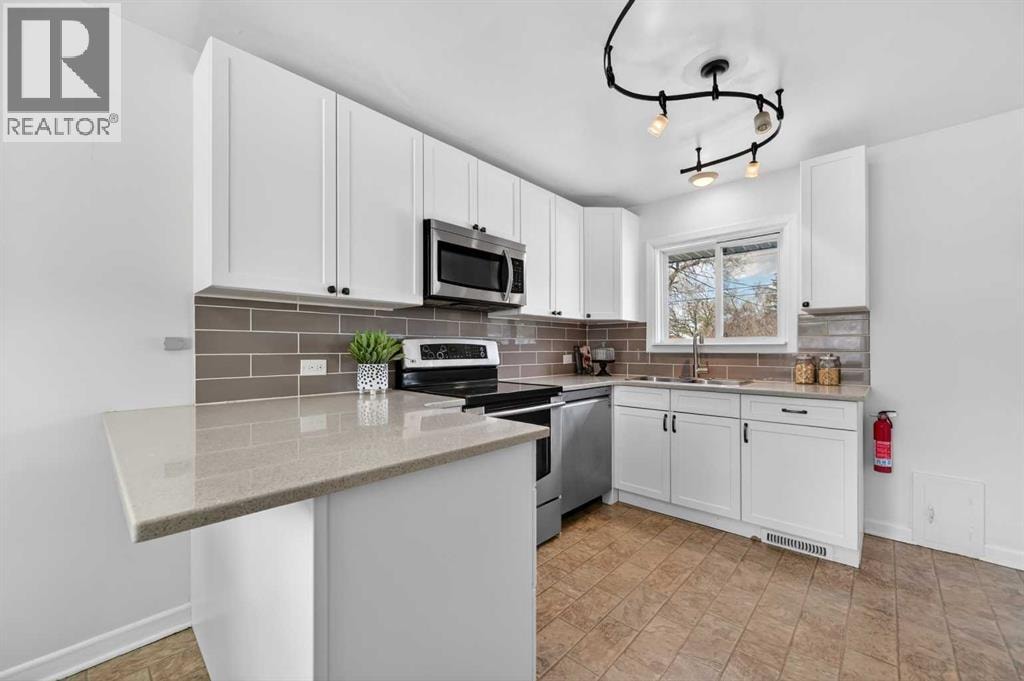 3112 34 Avenue SW — photo 11
