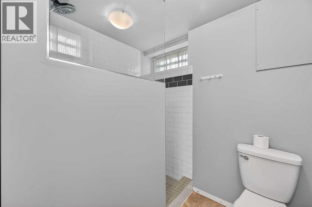 3112 34 Avenue SW — photo 32