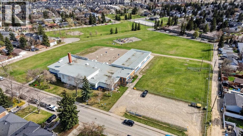 3112 34 Avenue SW — photo 41