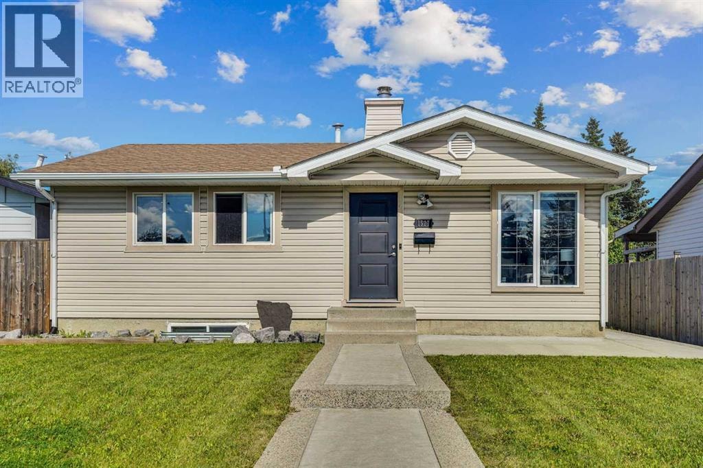1527 Maitland Drive NE — photo 2