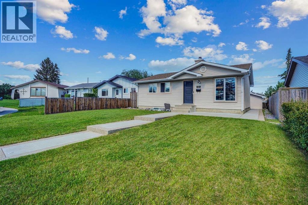1527 Maitland Drive NE — photo 3
