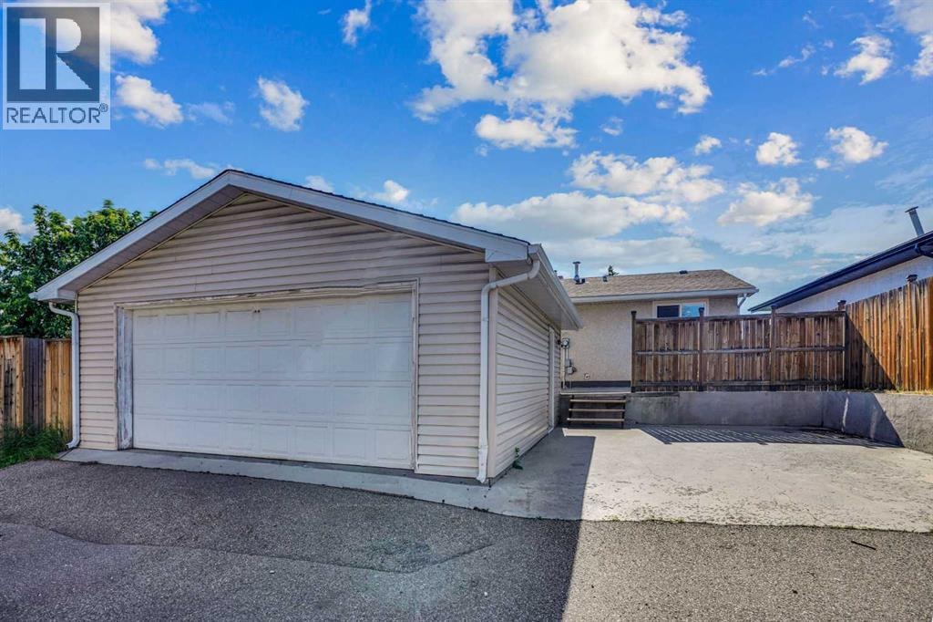 1527 Maitland Drive NE — photo 41