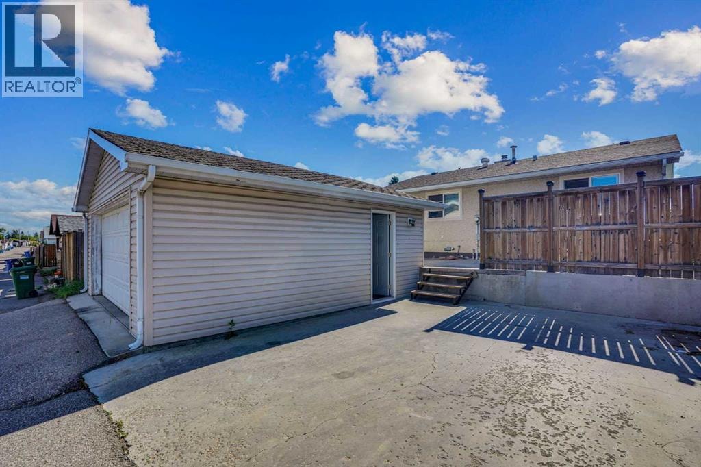 1527 Maitland Drive NE — photo 42